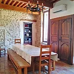 Hébergement de vacances Petit Dans Dépendance Château