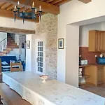 Petit Dans Dépendance Château Salavas