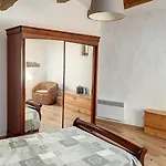 Petit Dans Dépendance Château *