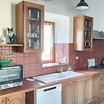 Petit Dans Dépendance Château