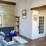 Hébergement de vacances Petit Dans Dépendance Château *