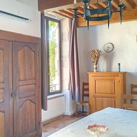 Ferienhaus De La Place Du Chateau Salavas