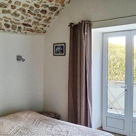 Petit Dans Dépendance Château * Salavas