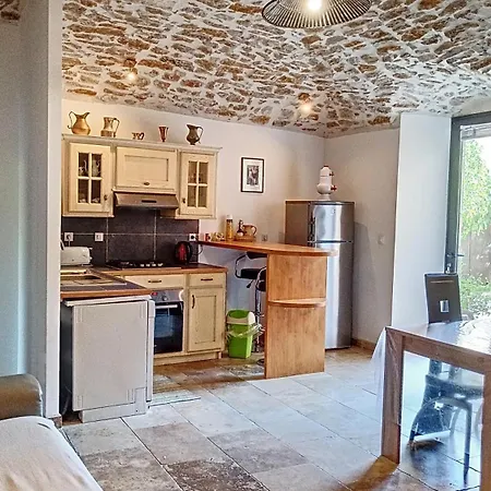 Hébergement de vacances Petit Dans Dépendance Château *