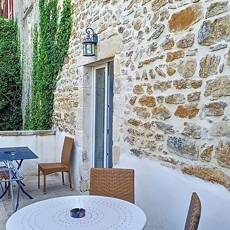 Petit Dans Dépendance Château *