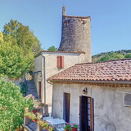 De La Place Du Chateau * Salavas