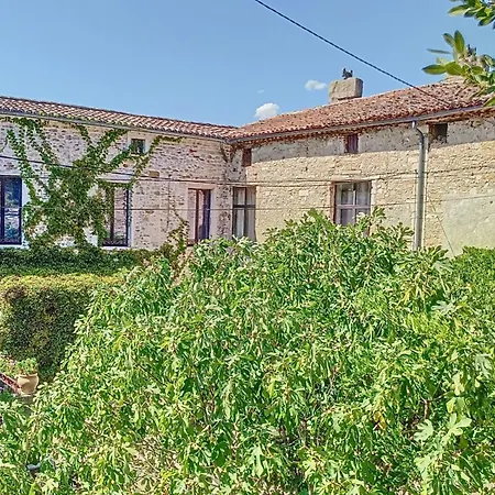 Petit Dans Dépendance Château