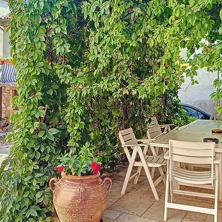 De La Place Du Chateau * סאלבה