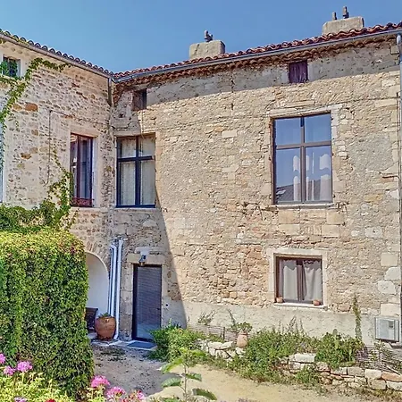 De La Place Du Chateau Holiday home Salavas