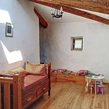 Petit Dans Dépendance Château * Salavas